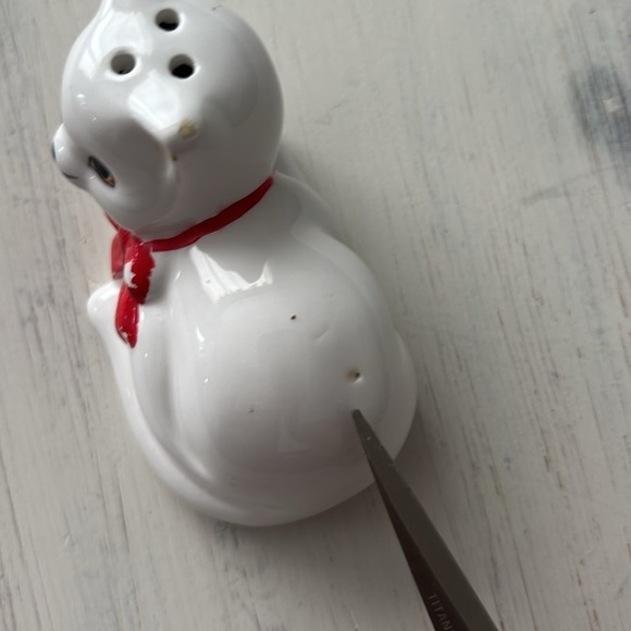 Kittens with Bows! Vintage Ceramic Salt & Pepper Shakers - Picture 6 of 8